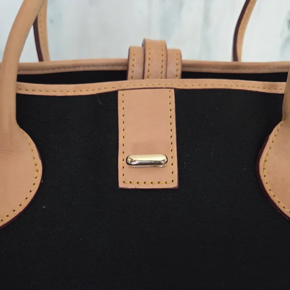 Elegant Black and Tan Tote Bag - Picture 14 of 16